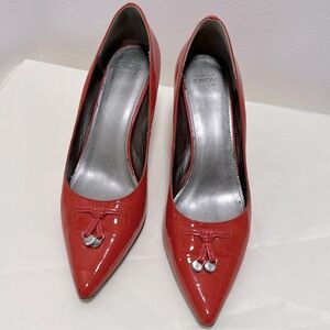 JOAN AND DAVID LUXE coral heels